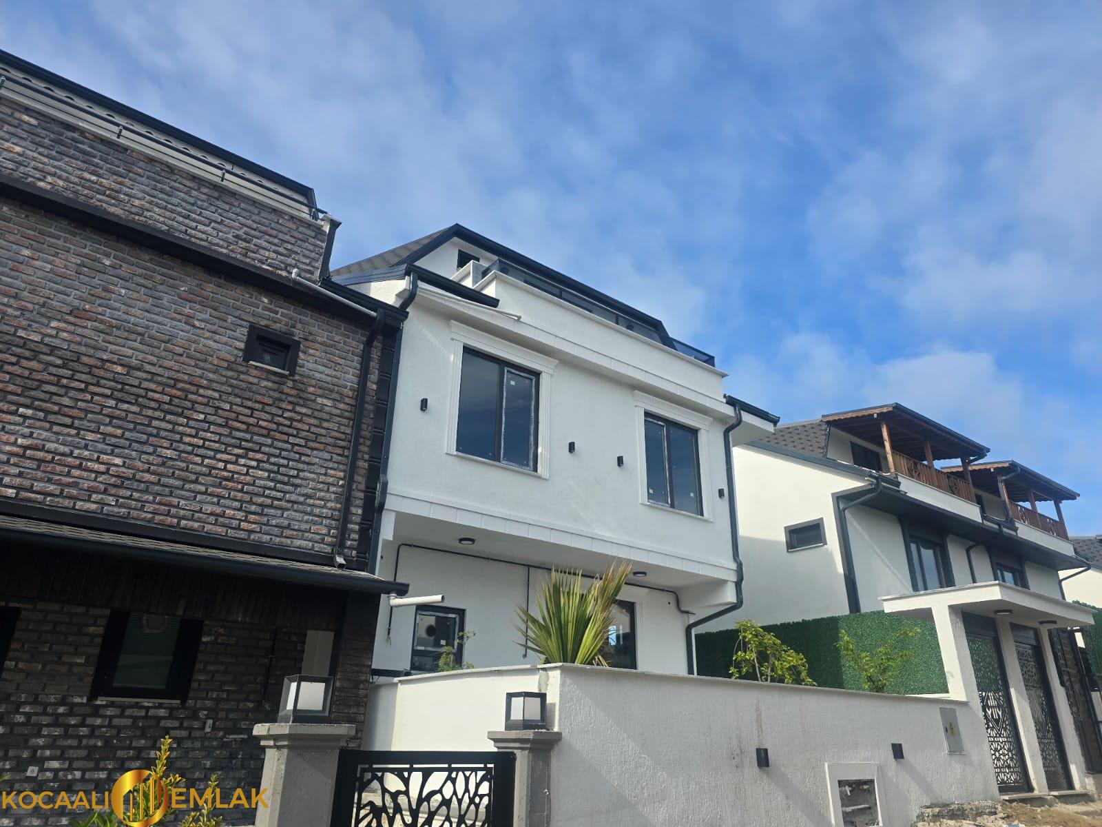Kocaali Yalıda Denize ve Plaja Yakın Satılık Villa
