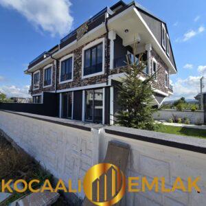 Kocaali’de 3+1 saunalı, deniz manzaralı havuzlu satılık villa - Kocaali Emlak
