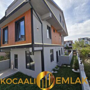 Kocaali Yalı'da Merkez plaja Yakın 3+1 Satılık Yazlık Villa
